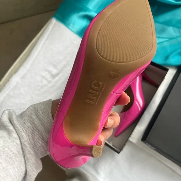 Pink High Heel Pumps - Picture 5 of 8